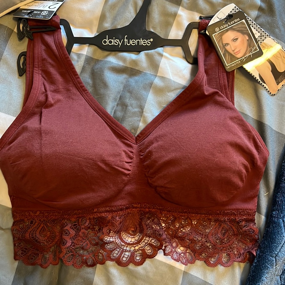 Daisy Fuentes bra. Large. NWT